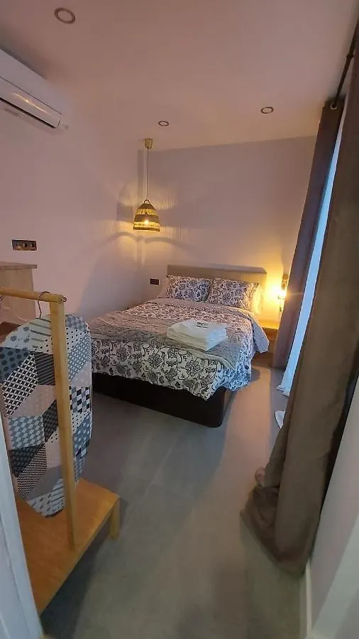 Love Rent4 Malaga Mercedes 0*,